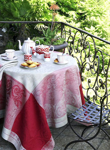 French Linen Jacquard Tablecloth (Verdi. bordeaux)